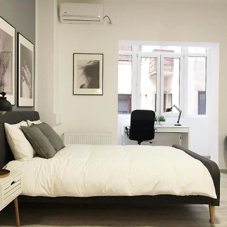 Perfect Home: Cozy 2Br Apt & Balcony Bucureşti Ngoại thất bức ảnh